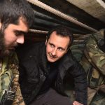 Bachar Al-Assad sur le front, avec des soldats de l'armée syrienne. D. R.